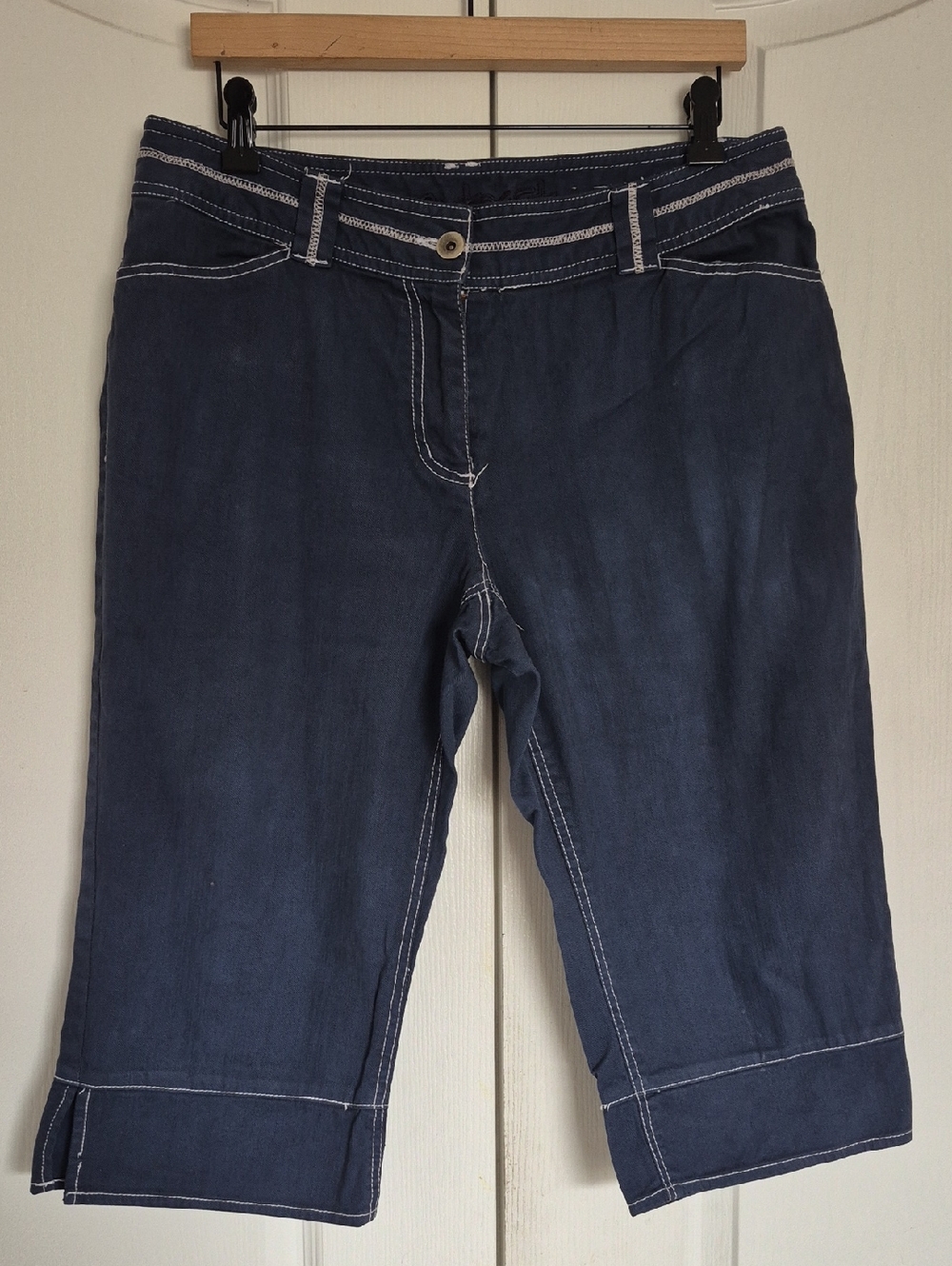 Women’s Dark Blue Cropped Jeans with Contrast Stitching
